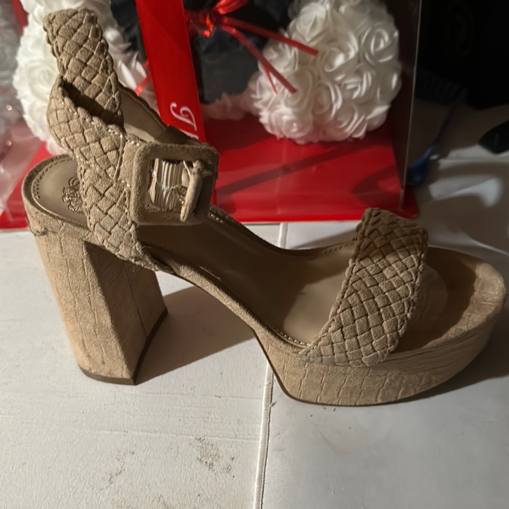 4inch heel never been wear no tag or box